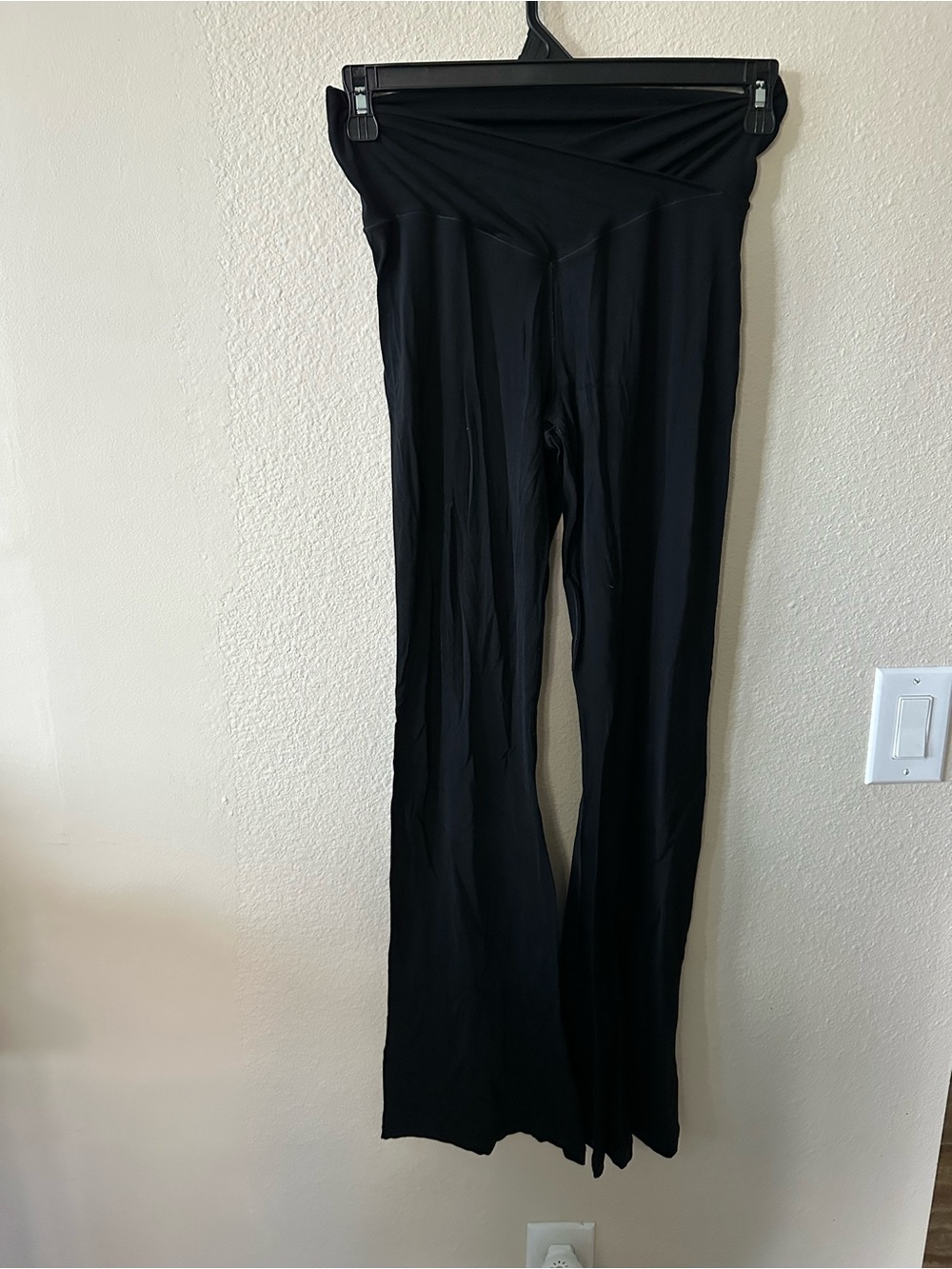 Offline women's Black Fold-Over Waist Yoga Pants flare size L/ NWOT 1228